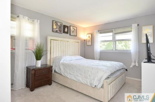 226 Prospect Ave, Green Brook NJ  08812-1418 exterior