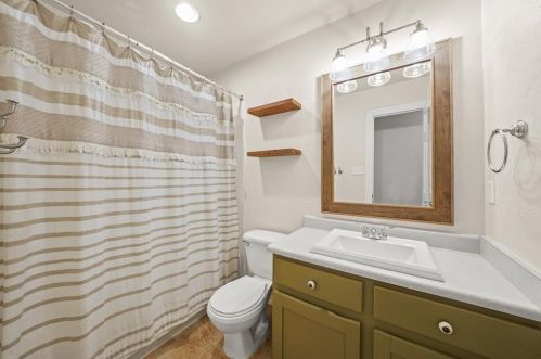 8408 Dixon Dr, Austin TX 78745-7515 exterior