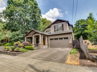 9221 Edison St, Portland, OR 97203-2912