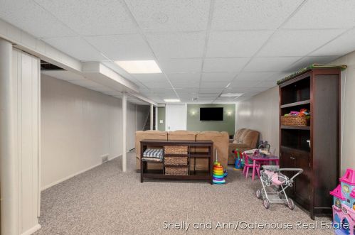 3800 Perry Ave, Wyoming MI 49519-3652 exterior