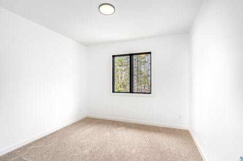 2465 Lismore Rd, Duluth MN 55803-8709 exterior