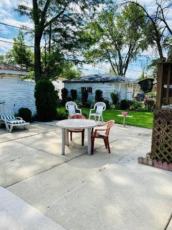 2501 12 Ave, Broadview IL 60153-1405 exterior