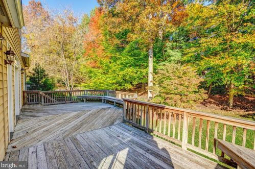 7621 Laurel Leaf Dr, Rockville MD 20854-1768 exterior