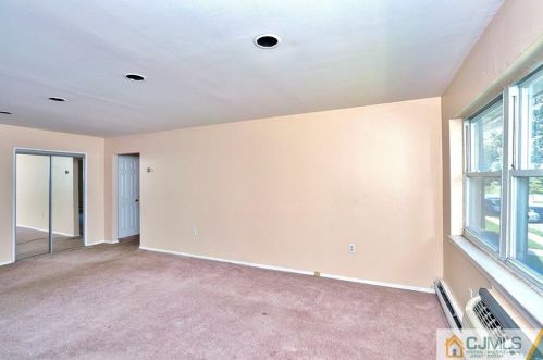 28 Woodedge Ave, Edison NJ  08817-3917 exterior