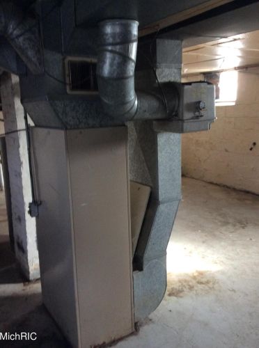 210 Hackley Ave, Meskegon MI 49444-1060 exterior