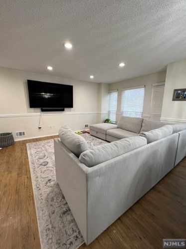 1249 Mulberry Dr, Mahwah NJ  07430-2352 exterior