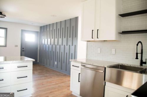 3584 Collier Dr, Atlanta GA  30331-1530 exterior