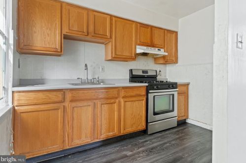 1239 6 St, Philadelphia PA 19140-4561 exterior