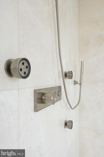 516 21 St, Philadelphia PA 19130-1401 exterior