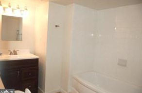 4009 Taney Ave, Alexandria VA 22304-2439 exterior