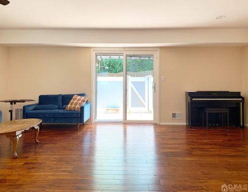 165 Essex Ave, Metuchen, NJ 08840-2259