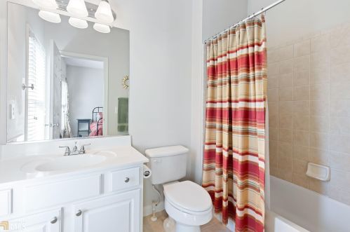 5282 Kershaw Ct, Atlanta GA 30339-6711 exterior