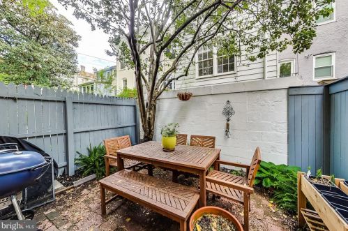 2725 Poplar St, Washington, DC 20007-3150