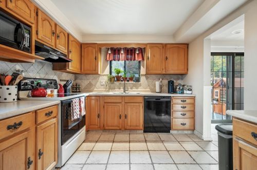 1107 Queensbury St, Pittsburgh PA 15205-3728 exterior