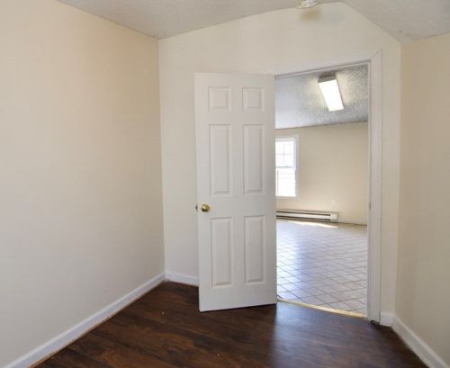 85 Acushnet Ave, Springfield MA 01105-2216 exterior