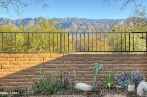 8921 Seneca St, Tucson, AZ 85715-5564