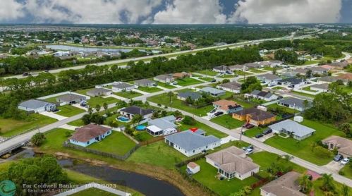 2470 Webster Ln, Fort Pierce FL 34953-5751 exterior