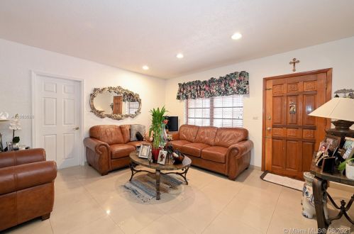 284 30th St, Hialeah FL  33012-5310 exterior