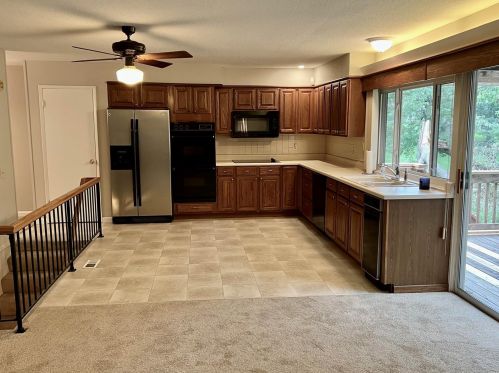 2041 Nettlewood Ct, Hazelwood MO 63043-2141 exterior