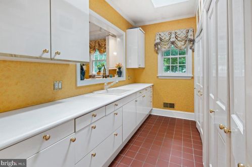 240 Library Pl, Princeton NJ 08540-3019 exterior