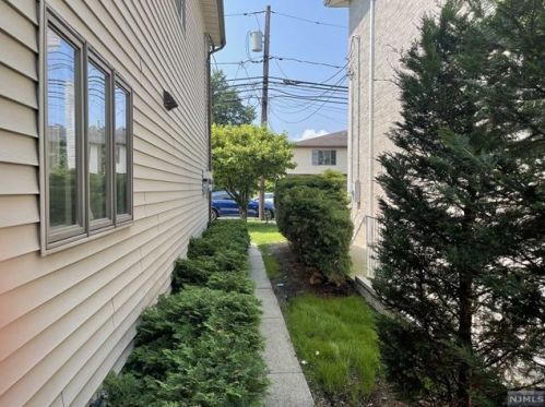 167 Roosevelt Pl, Palisades Park NJ 07650-1152 exterior