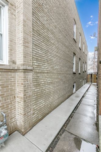 5410 Kimball Ave, Chicago IL  60625-4620 exterior