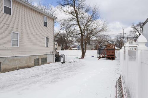 304 107th St, Chicago IL 60655-1709 exterior