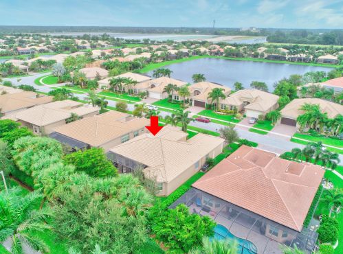 10468 Whitewind Cir, Boynton Beach FL 33473-7881 exterior