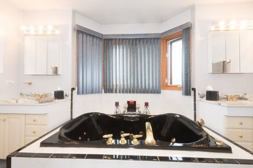 8236 Ainslie St, Chicago IL 60706-3067 exterior