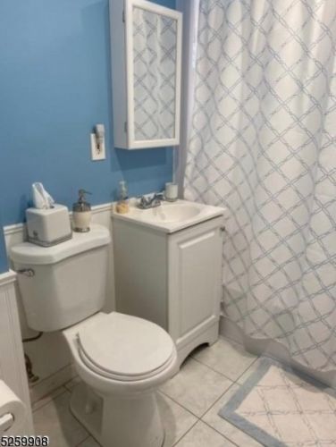 28 Phyllis Rd, Town Center NJ  07052-3526 exterior