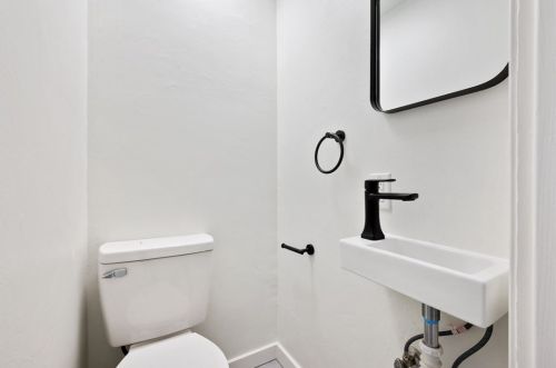 1307 Jefferson Heights Rd, Pittsburgh PA  15235-4807 exterior