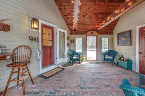 2 Asa Dr, Concord NH  03304-4012 exterior