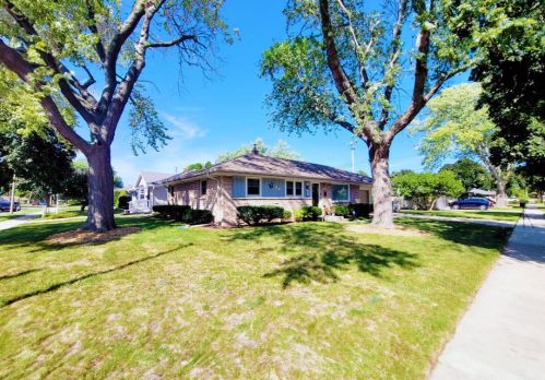 7824 Verona Ct, Milwaukee WI  53219-3860 exterior