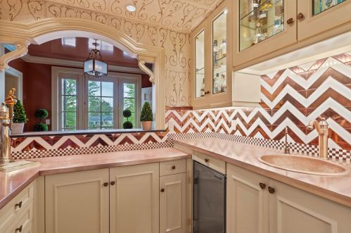 9303 Vly Hl Rd, Milwaukee WI 53217-1039 exterior