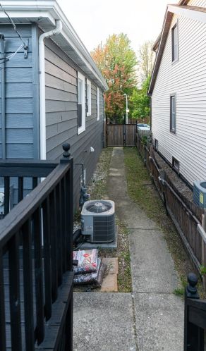 6345 Eddy St, Chicago IL 60641-3246 exterior