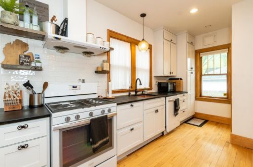 1513 Main St, Kalamazoo MI 49006-3104 exterior