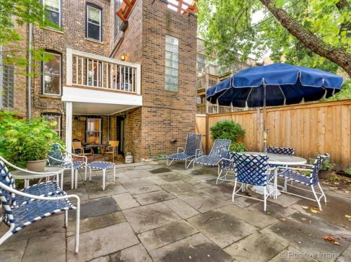 1949 Lincoln Ave, Chicago IL 60614-5404 exterior