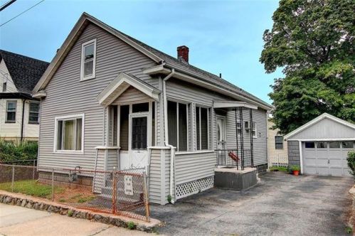 82 Lancaster St, Providence, RI 02906-1906