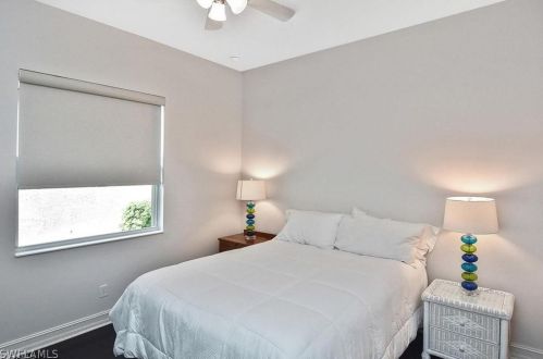 6044 Dogleg Dr, Naples FL 34113-1688 exterior