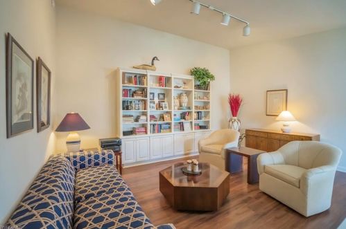 5005 Kingston Way, Naples, FL 34119-9543