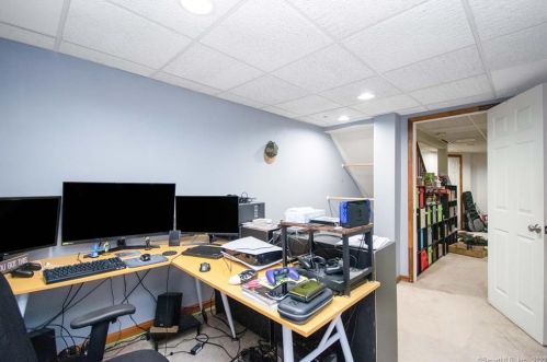 121 Candlewood Dr, Enfield CT 06082-2740 exterior