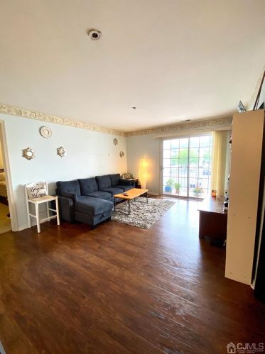 126 Waterford Dr, Edison, NJ 08817-1913