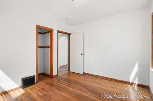 987 Allen Ave, Meskegon MI 49442-3264 exterior