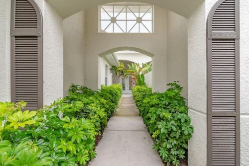 4533 Cardinal Cove Ln, Naples, FL 34114-9487