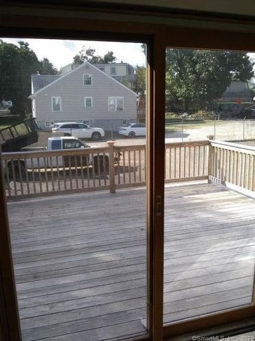 90 Taylor Ave, Norwalk CT 06854-1407 exterior