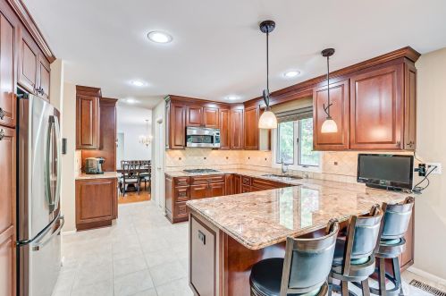 102 King St, Edison NJ 08820-1023 exterior