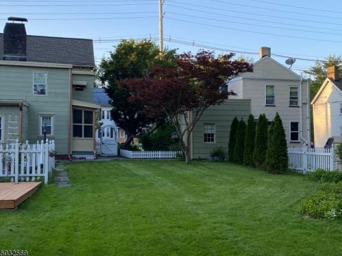 858 Westfield Ave, Rahway, NJ 07065-2030