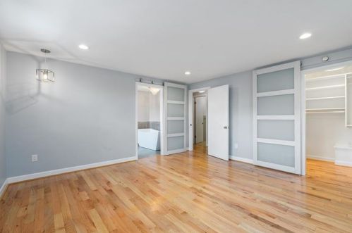 3927 Blvd Dr, Pittsburgh PA 15217-2619 exterior