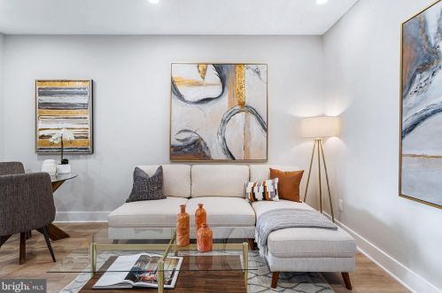 820 18th St, Washington, DC 20002-6902