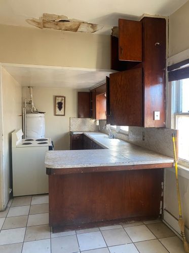 406 West Ave, Turlock CA  95380-5364 exterior